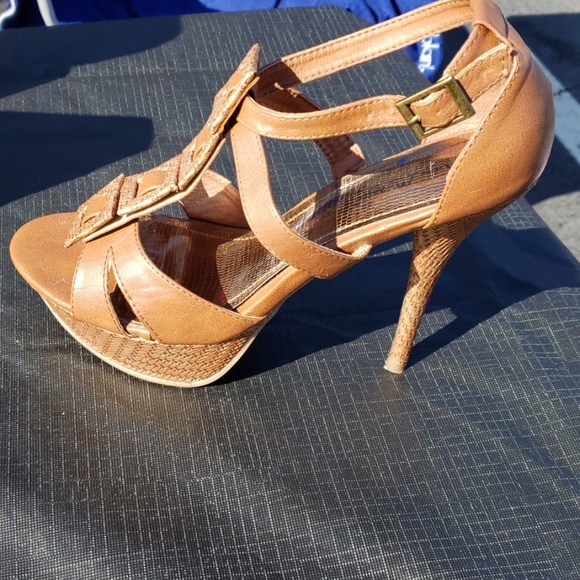 Shoes - Picture 2 of 3